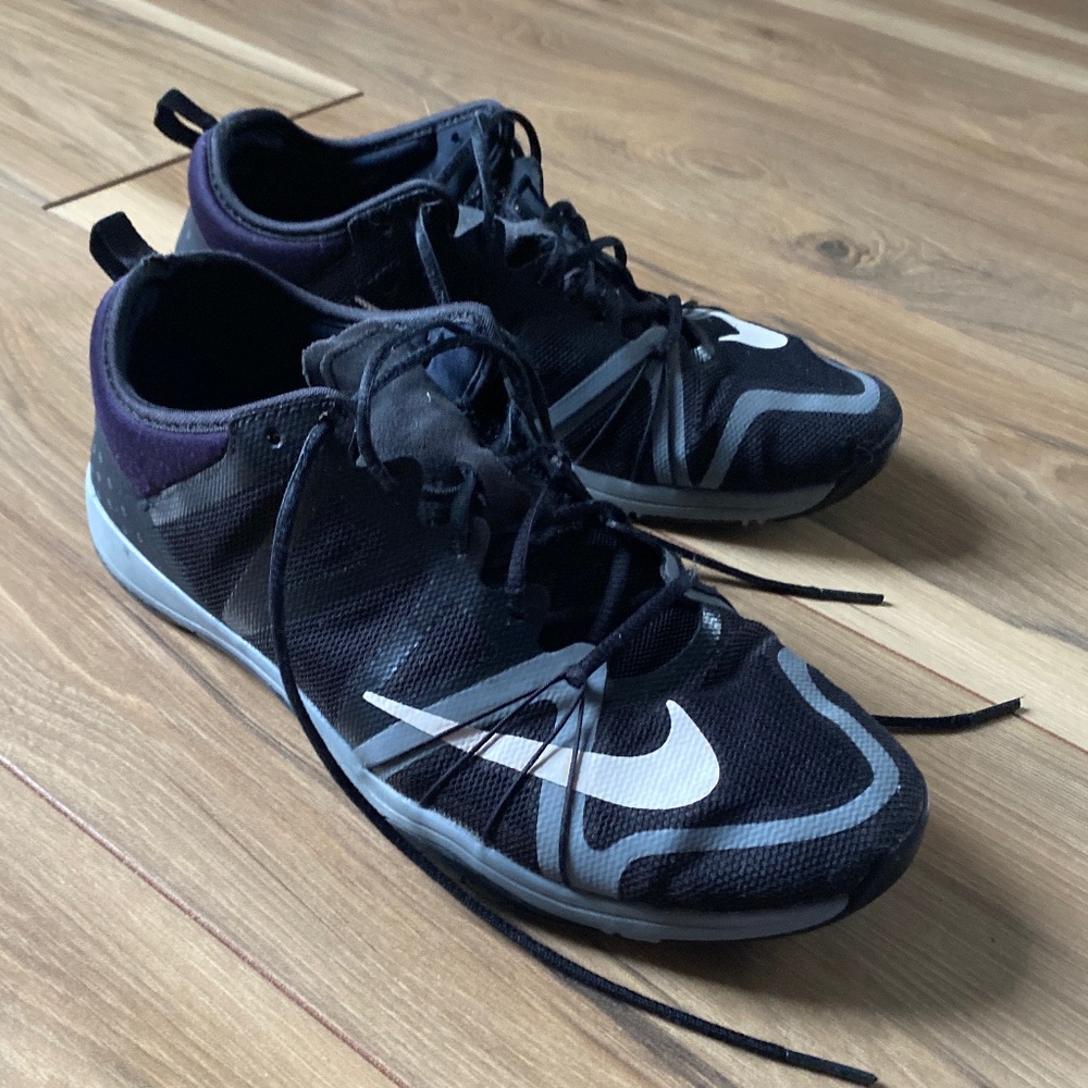 Women’s Nike sneakers